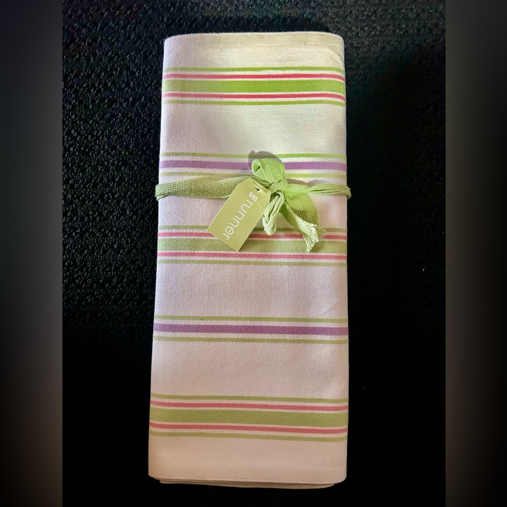 Tag Pastel Striped Runner